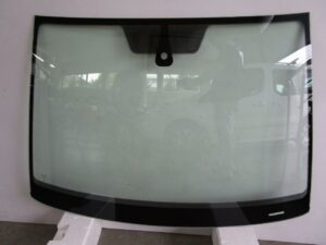 SZYBA CZOŁOWA VOLKSWAGEN - GOLF - SPORTSVAN 2014-